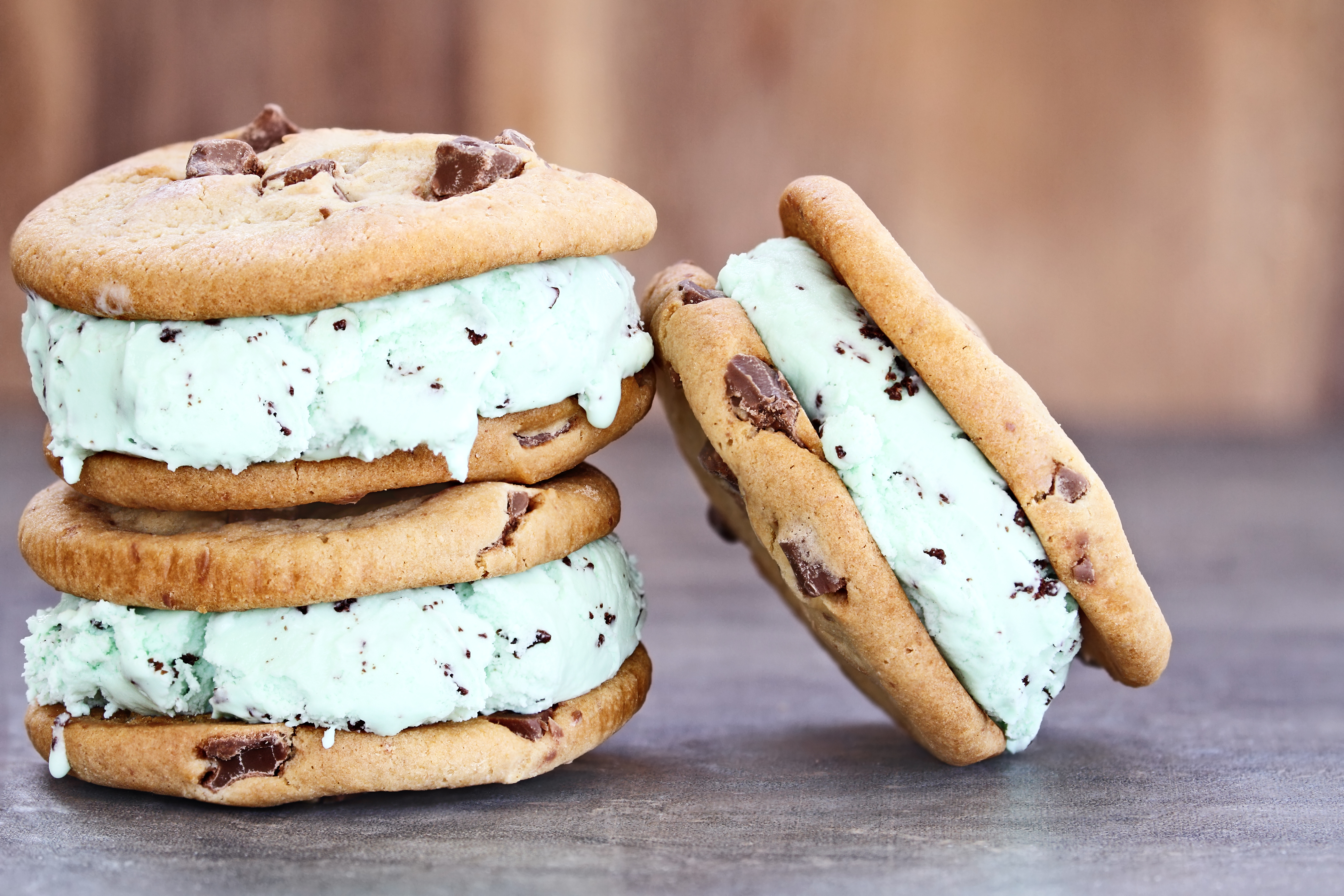 Ice cream sandwiches with fresh cookies